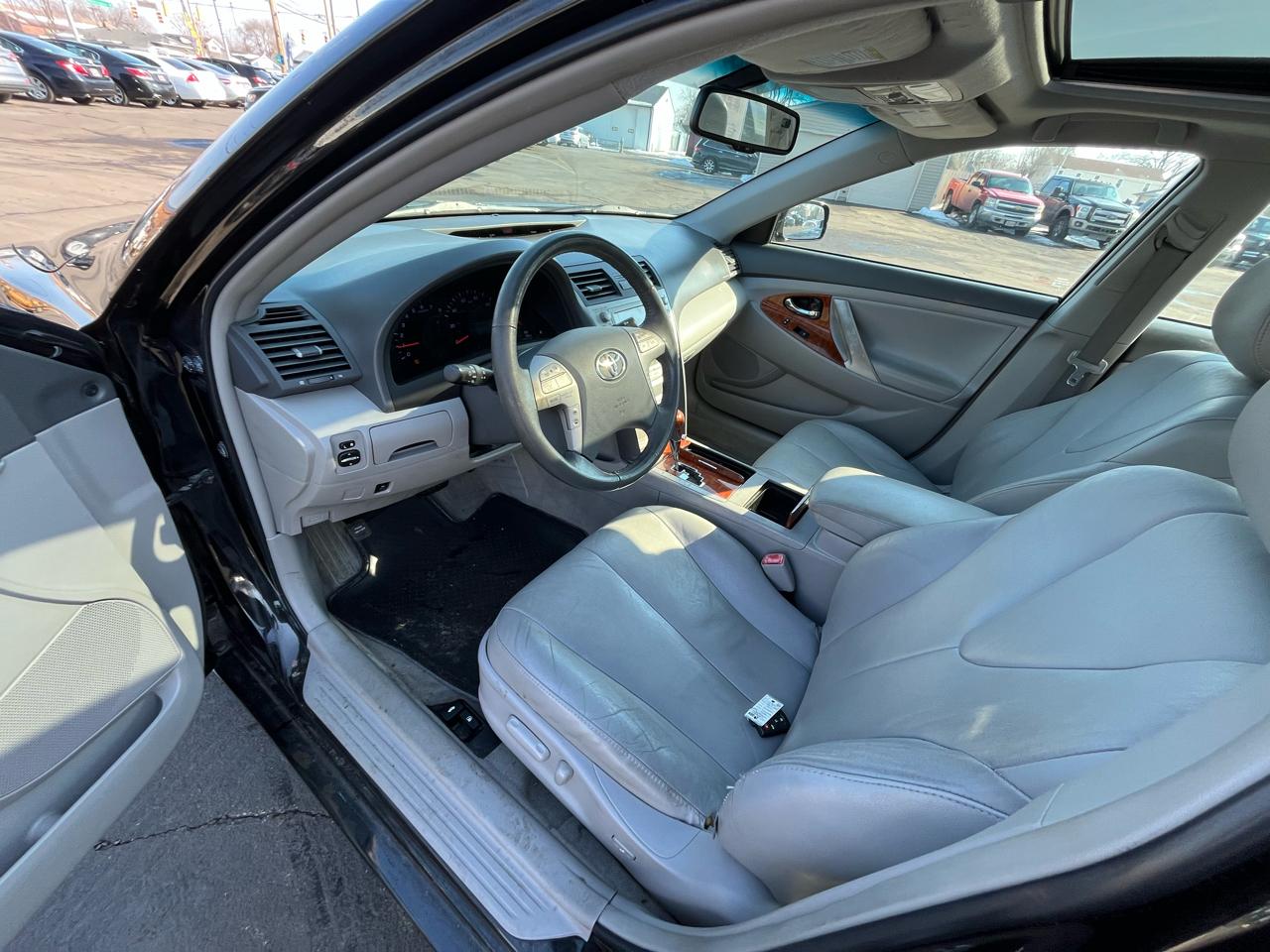 Toyota Camry Base 6-Spd AT 2011