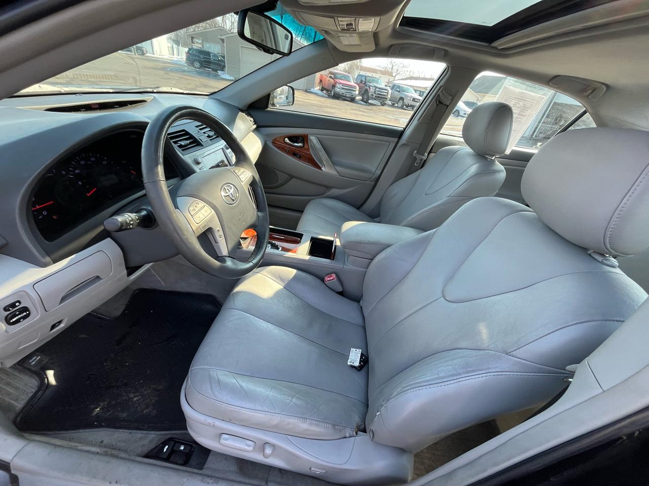 Toyota Camry Base 6-Spd AT 2011