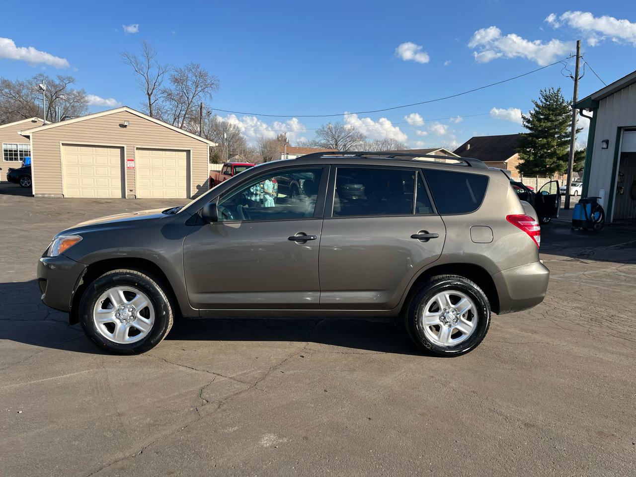 Toyota RAV4 Base I4 4WD 2011