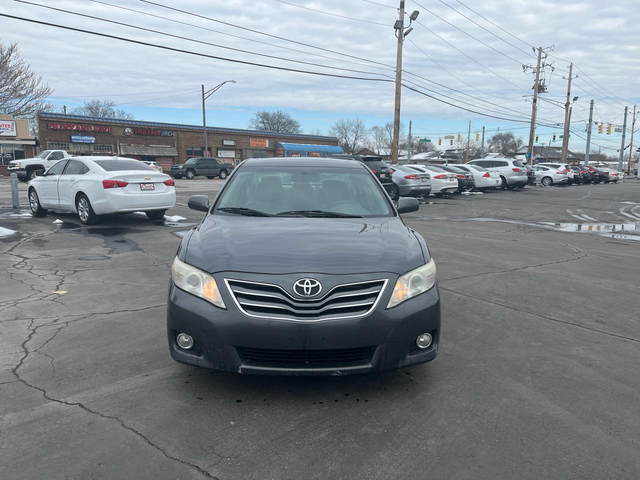 Toyota Camry Base 6-Spd AT 2011