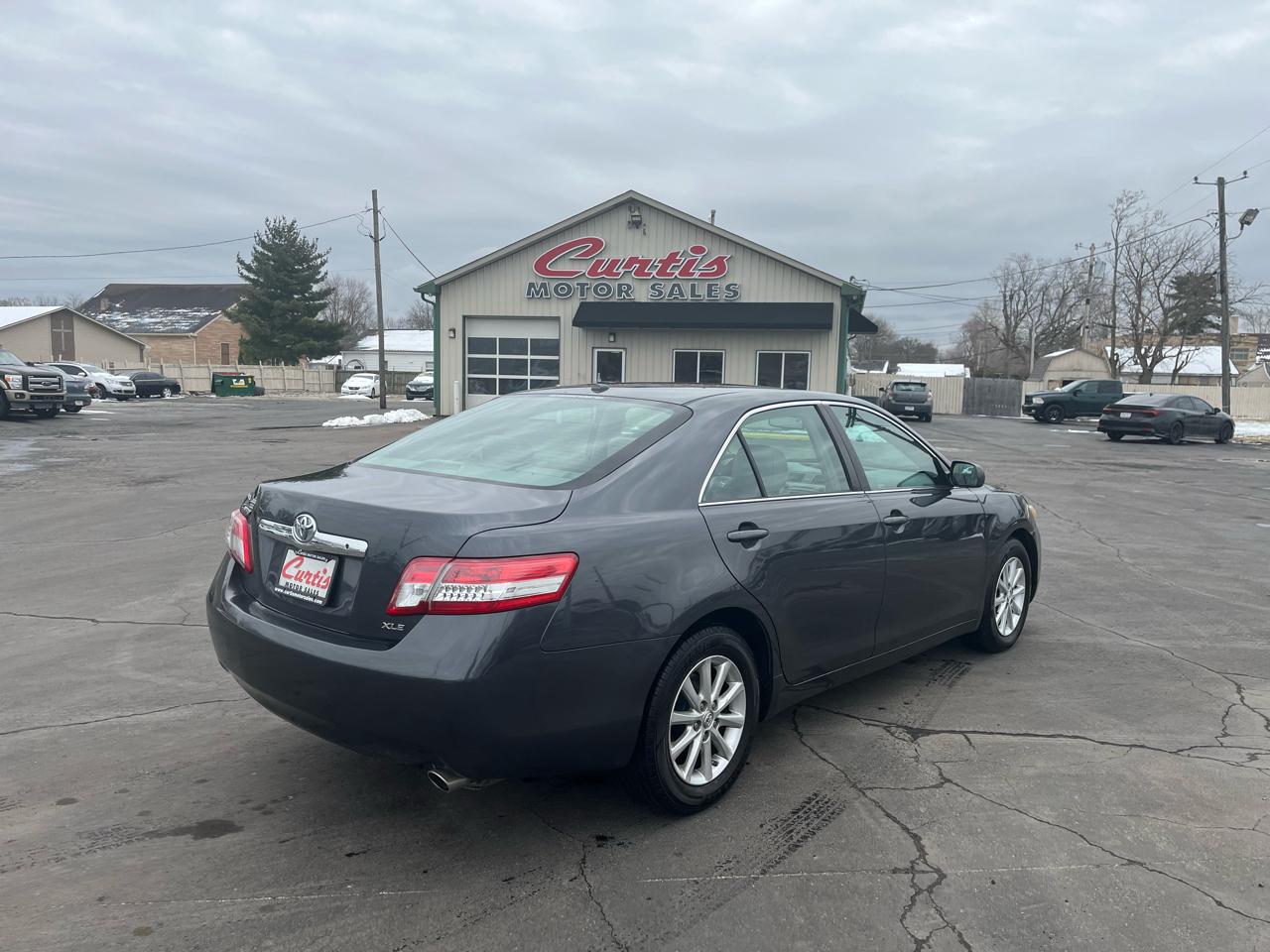 Toyota Camry Base 6-Spd AT 2011