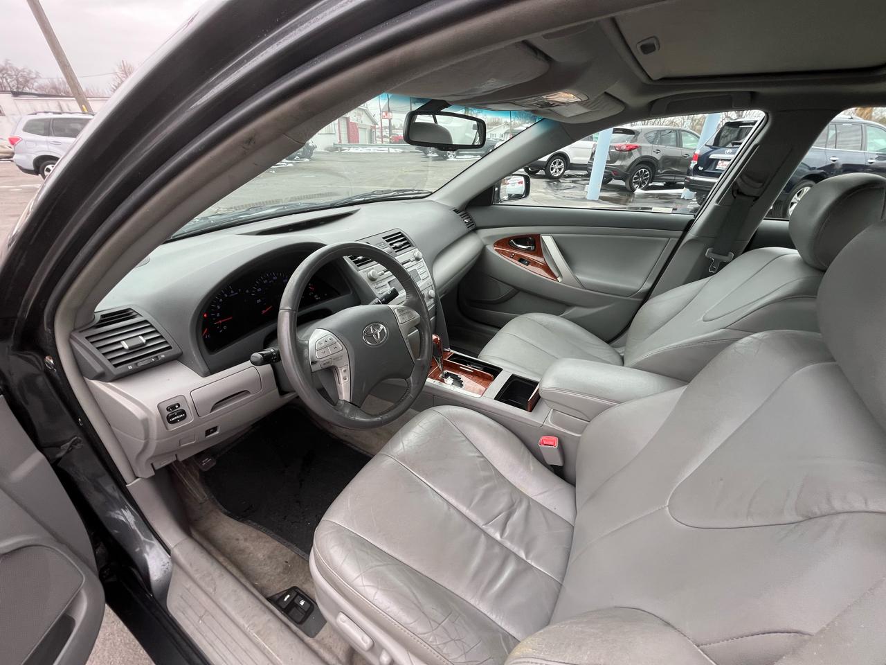 Toyota Camry Base 6-Spd AT 2011