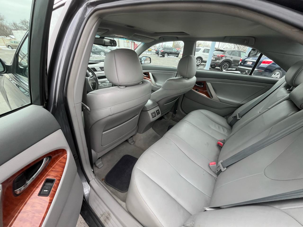 Toyota Camry Base 6-Spd AT 2011