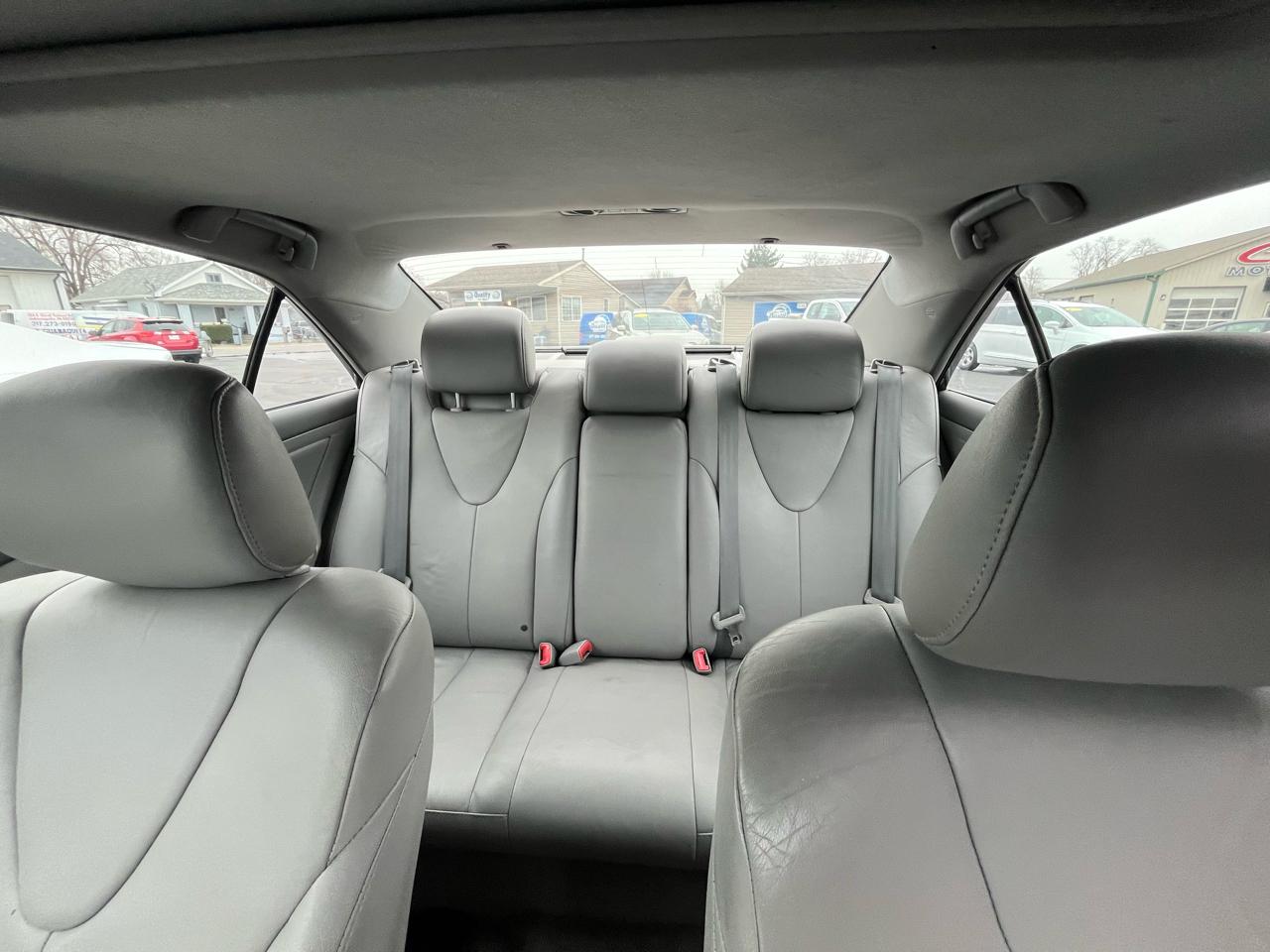 Toyota Camry Base 6-Spd AT 2011