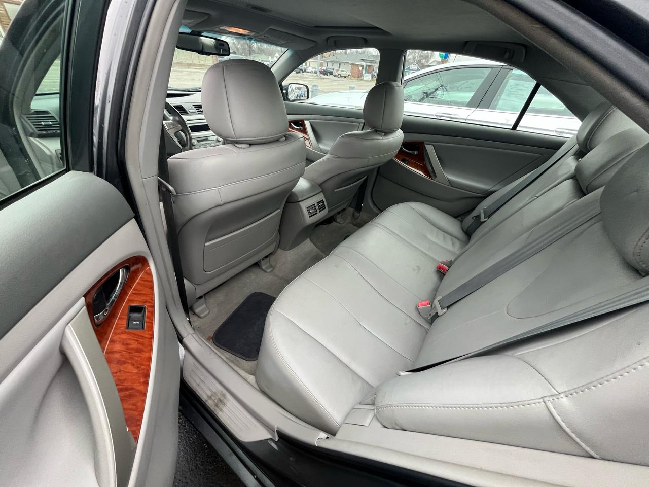 Toyota Camry Base 6-Spd AT 2011