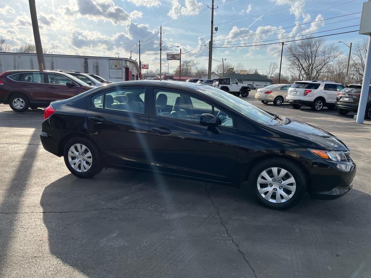 Honda Civic LX Sedan 5-Speed AT 2012