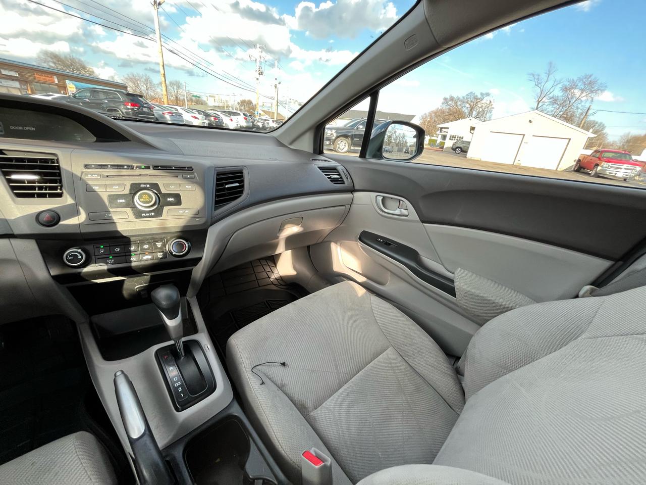 Honda Civic LX Sedan 5-Speed AT 2012