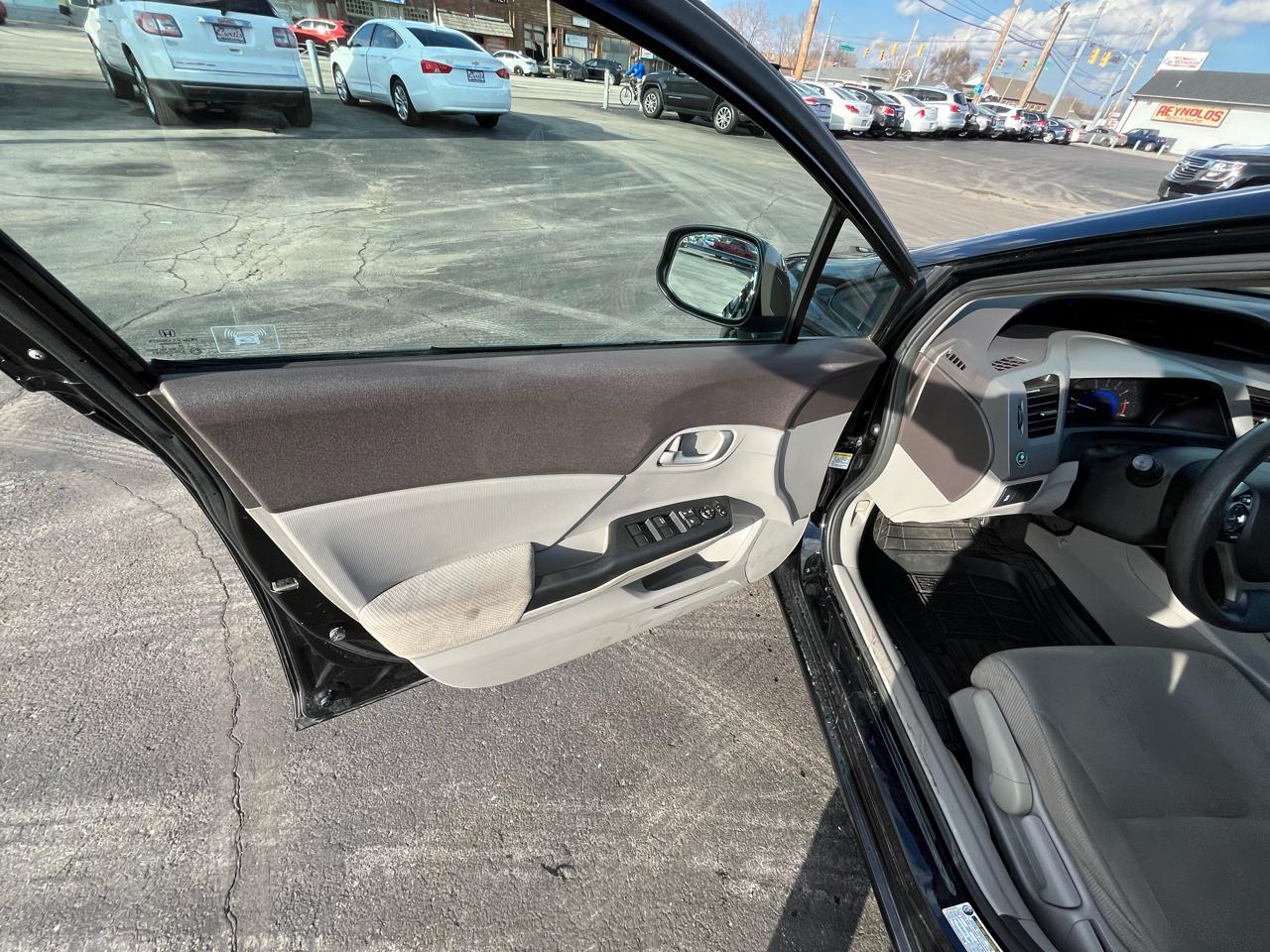 Honda Civic LX Sedan 5-Speed AT 2012