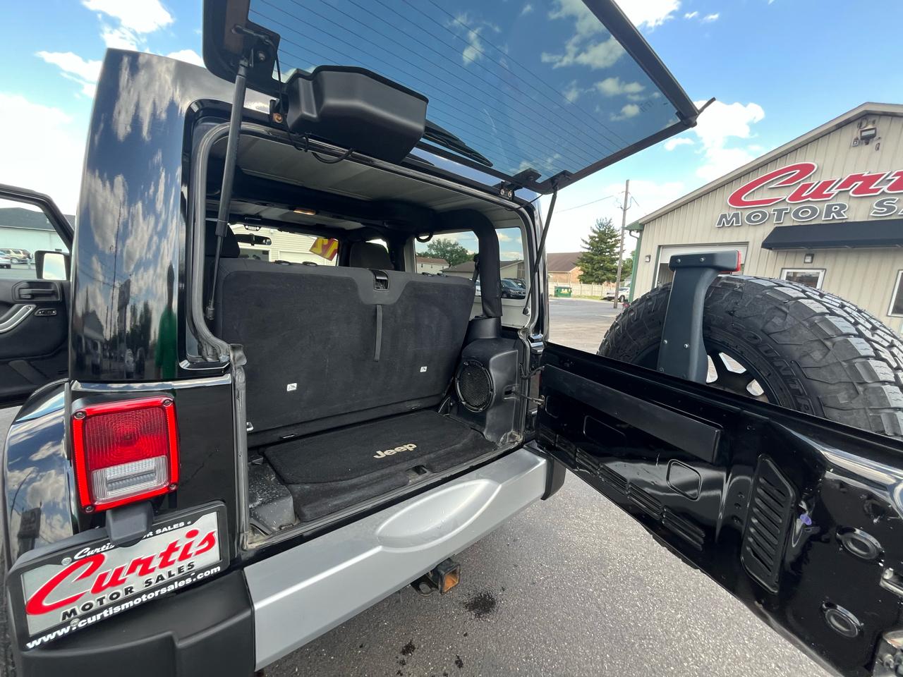 Jeep Wrangler Sahara 4WD 2012