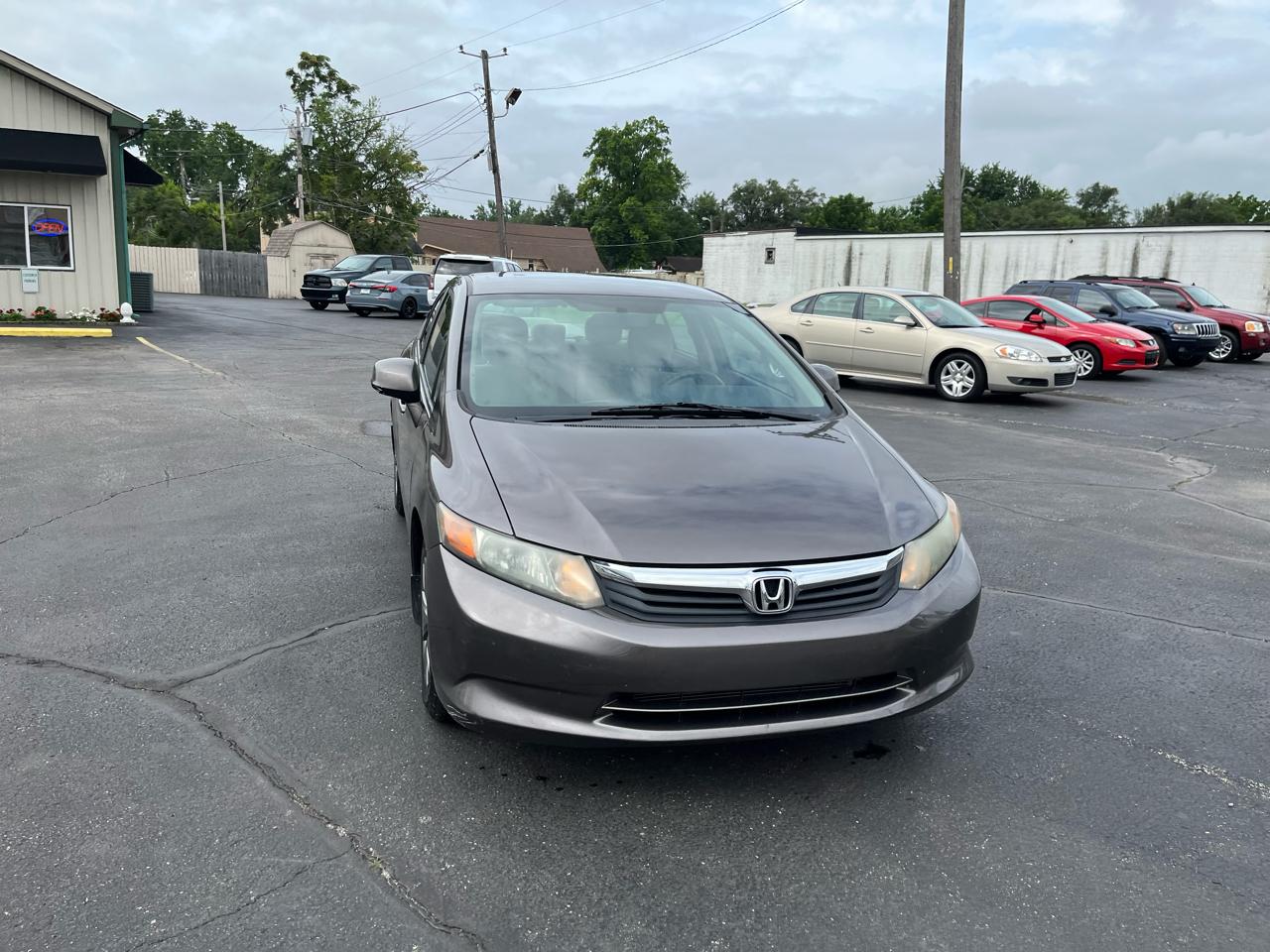 Honda Civic LX Sedan 5-Speed AT 2012