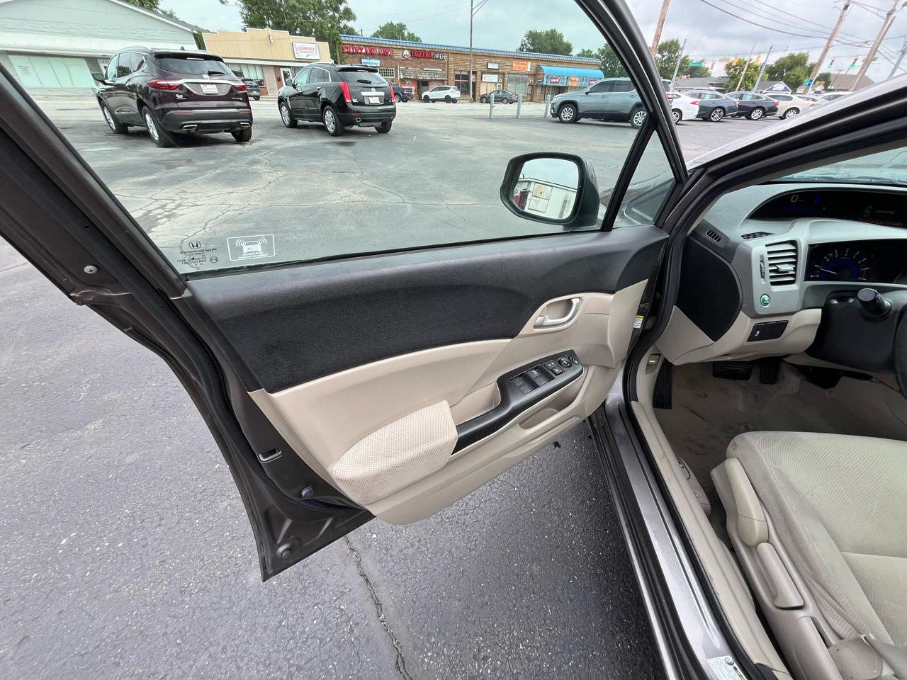 Honda Civic LX Sedan 5-Speed AT 2012