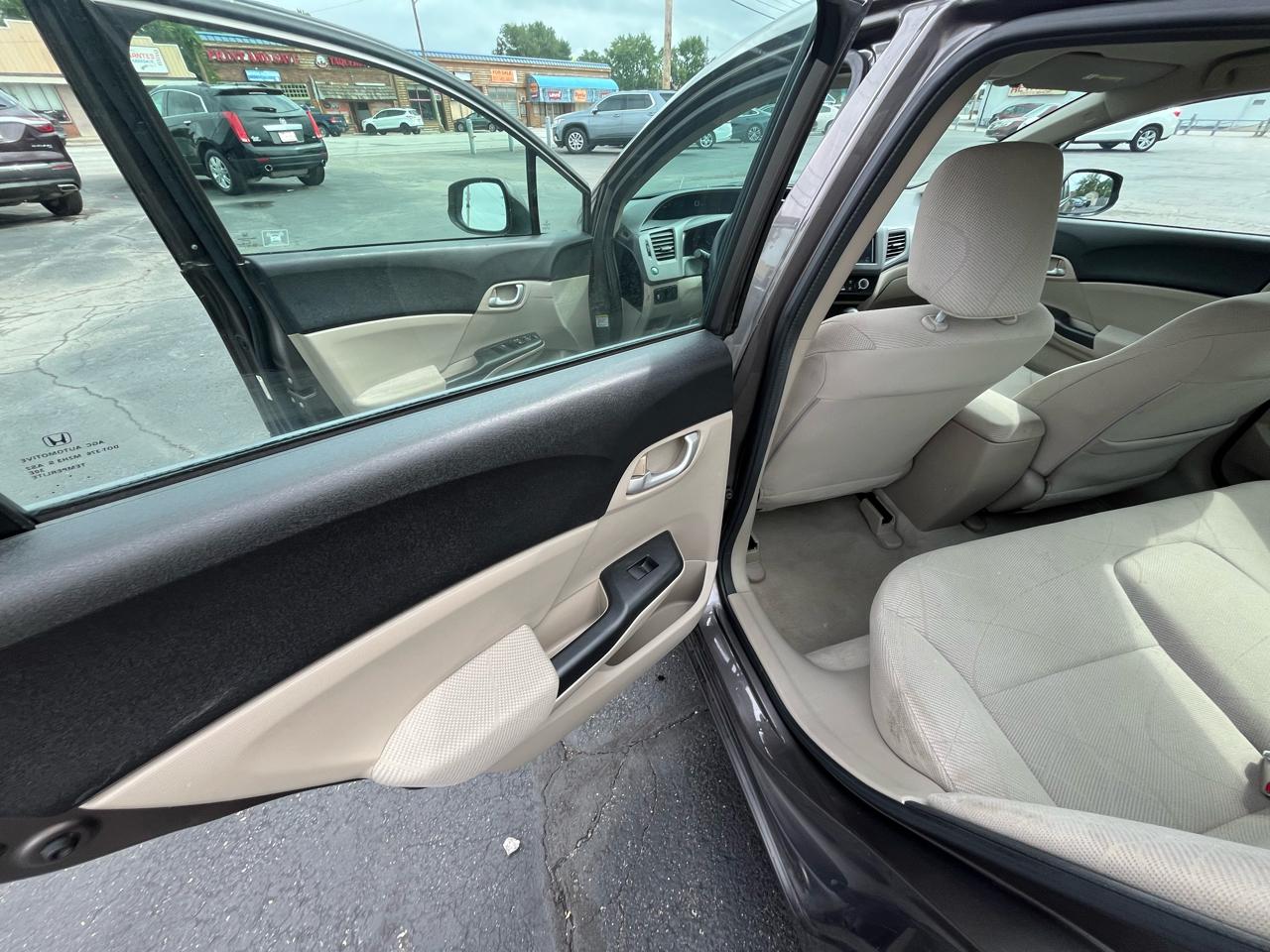 Honda Civic LX Sedan 5-Speed AT 2012