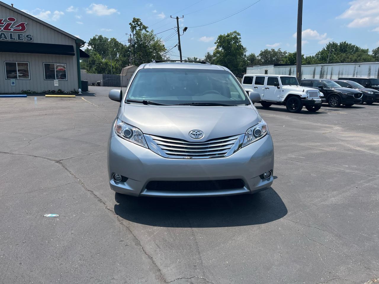 Toyota Sienna Limited 7-Pass V6 2011