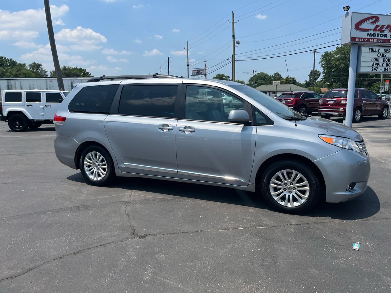 Toyota Sienna Limited 7-Pass V6 2011