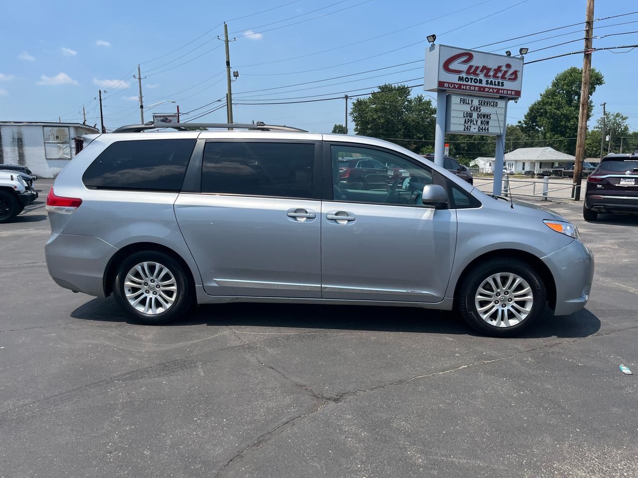 Toyota Sienna Limited 7-Pass V6 2011