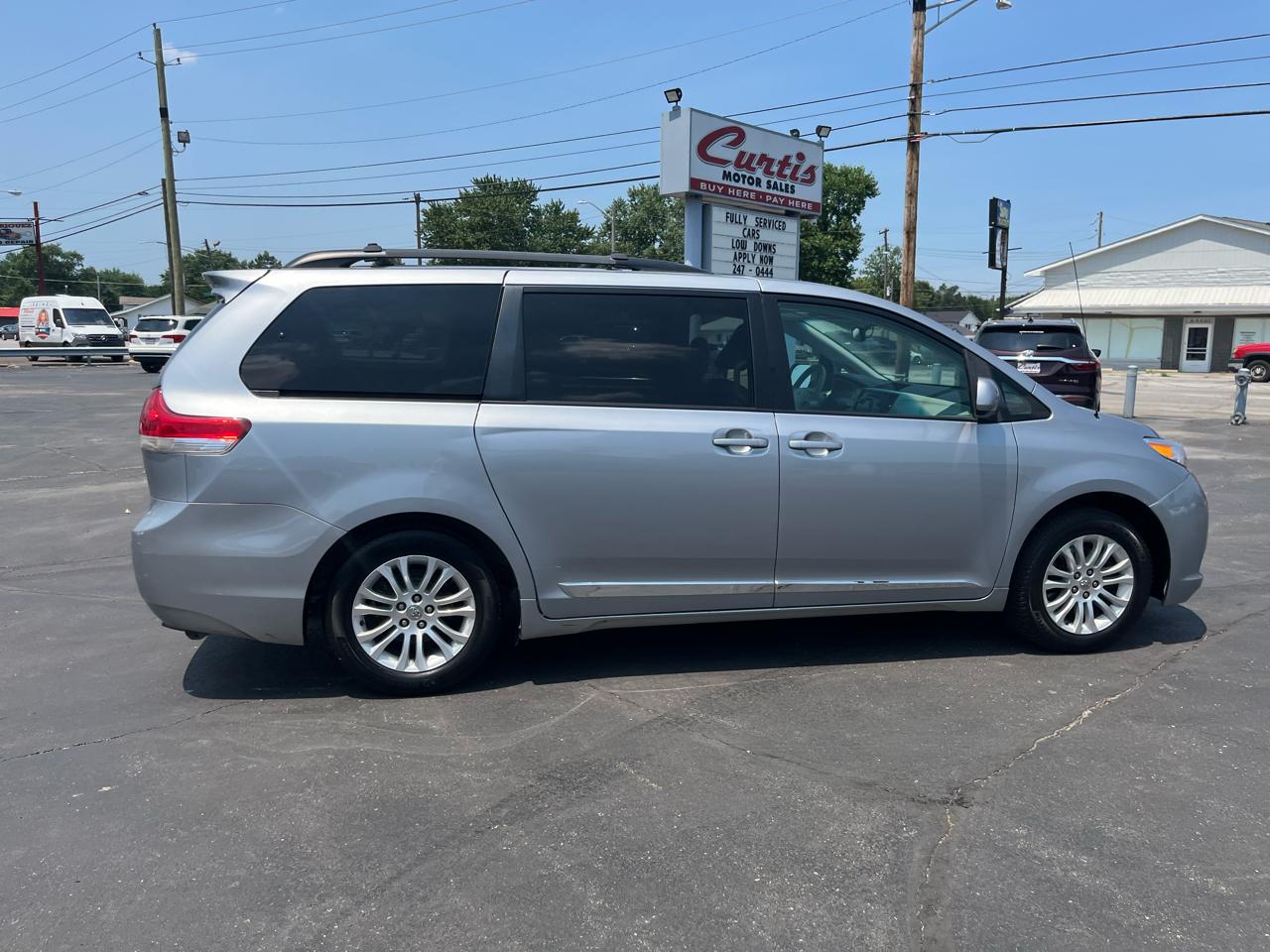 Toyota Sienna Limited 7-Pass V6 2011