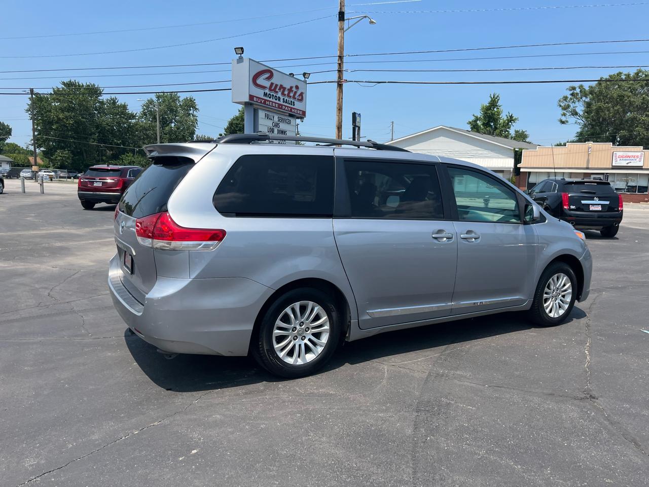 Toyota Sienna Limited 7-Pass V6 2011