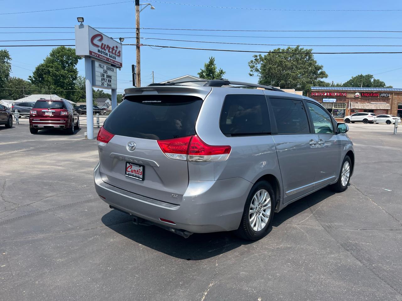 Toyota Sienna Limited 7-Pass V6 2011