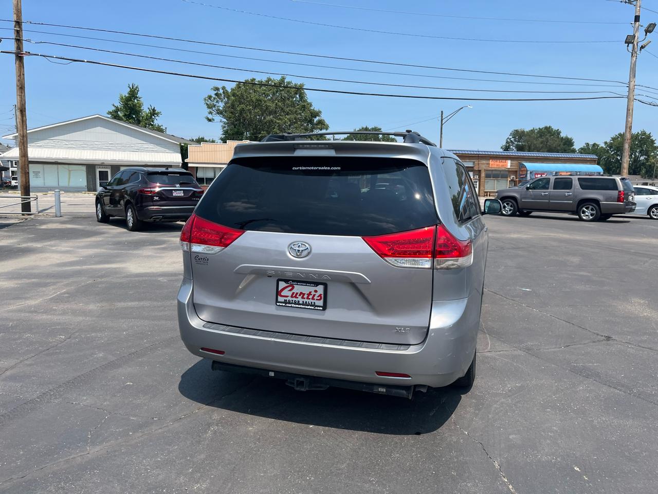 Toyota Sienna Limited 7-Pass V6 2011