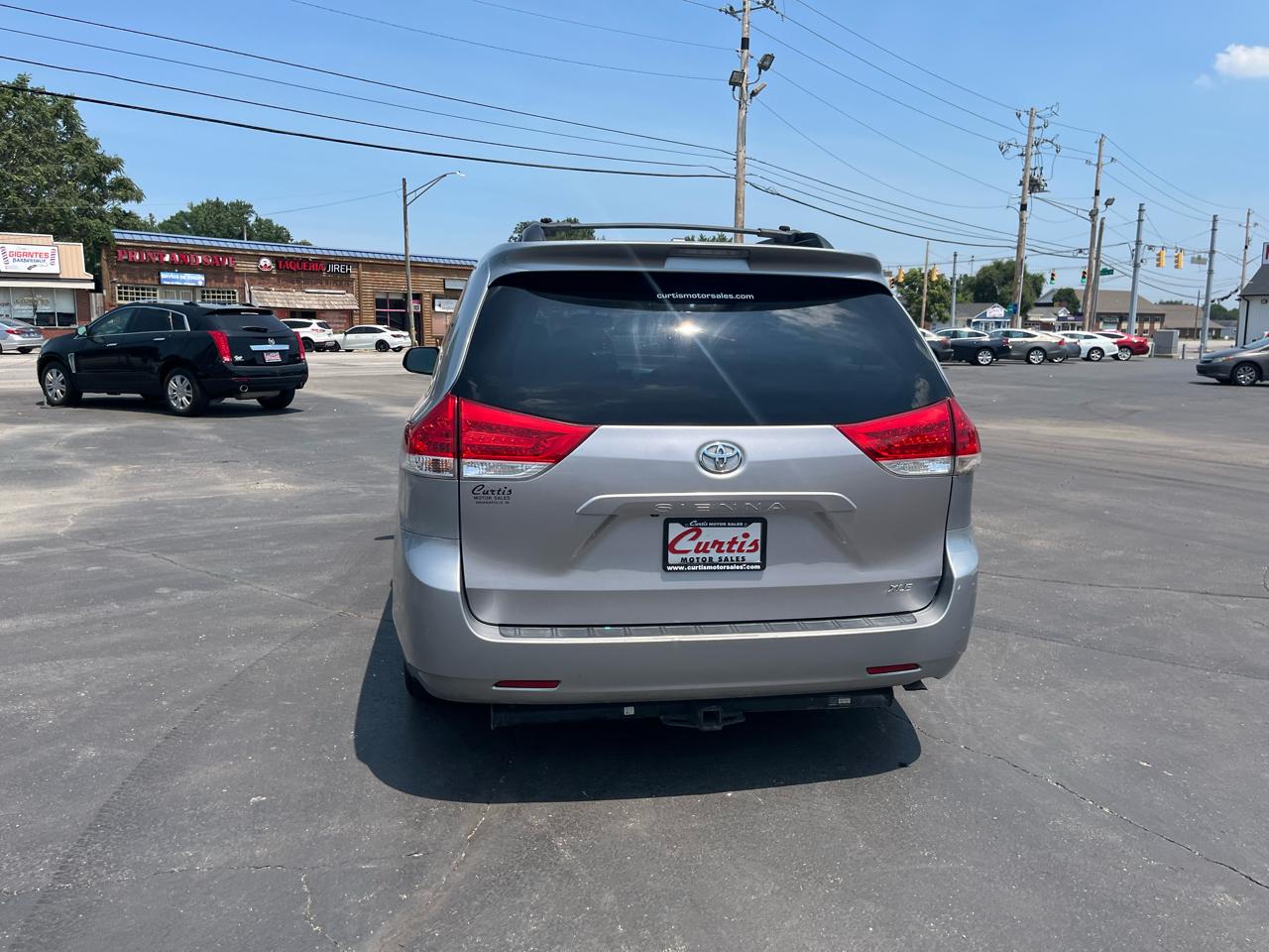 Toyota Sienna Limited 7-Pass V6 2011