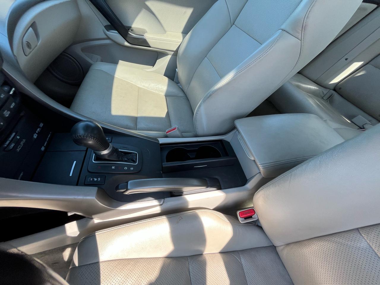 Acura TSX V6 5-Speed AT with Tech Package 2010
