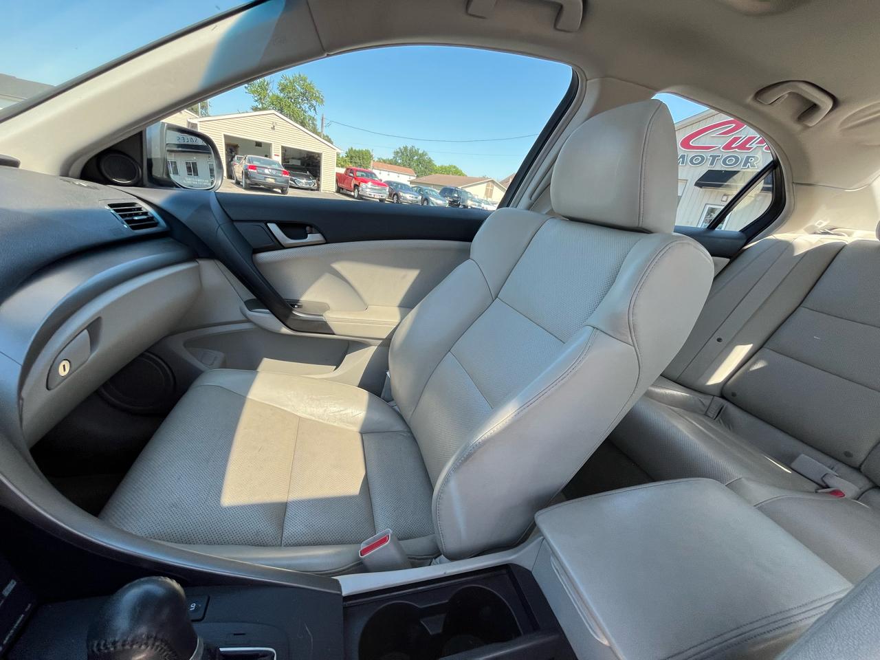 Acura TSX V6 5-Speed AT with Tech Package 2010