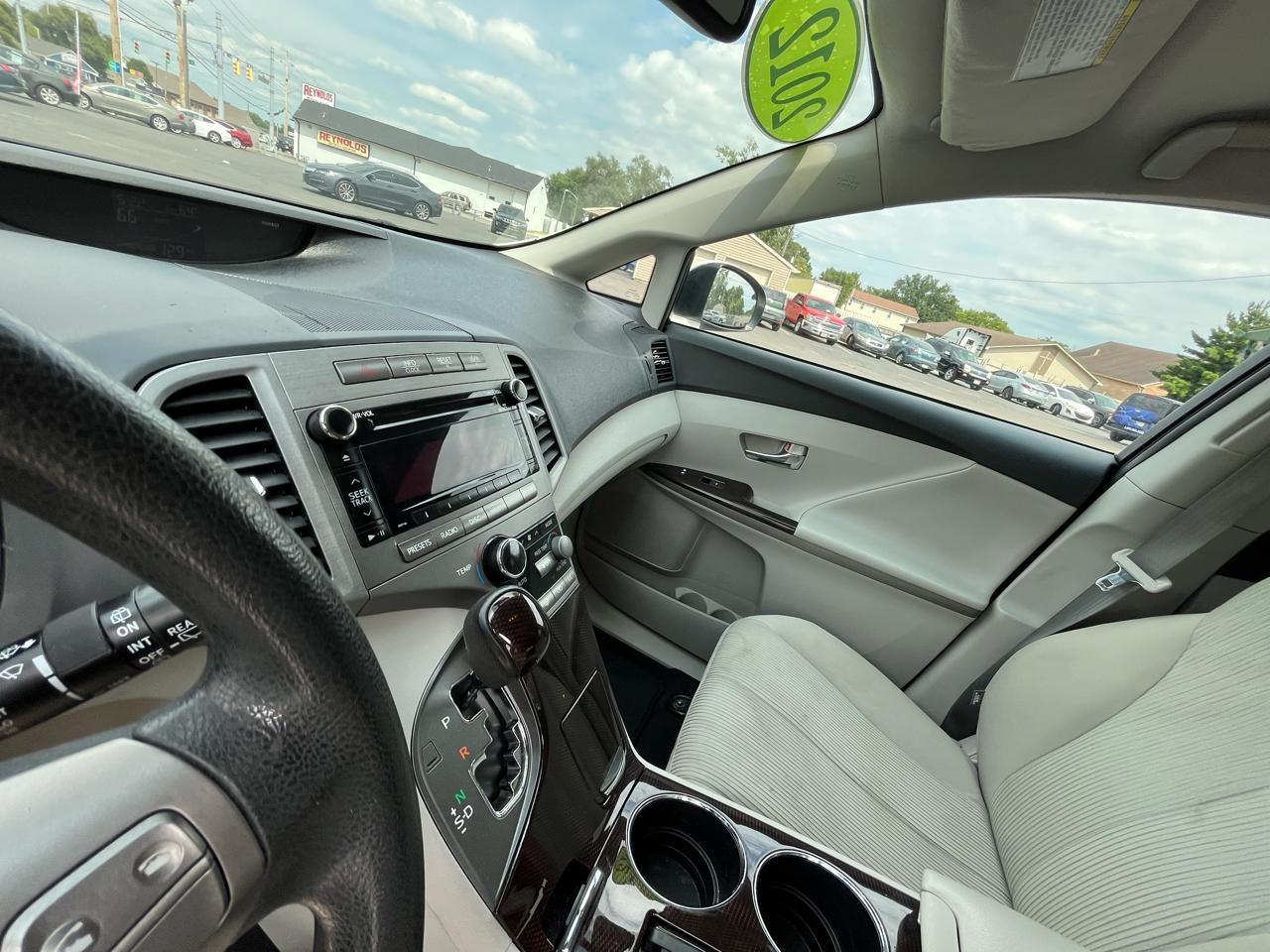 Toyota Venza LE I4 AWD 2012