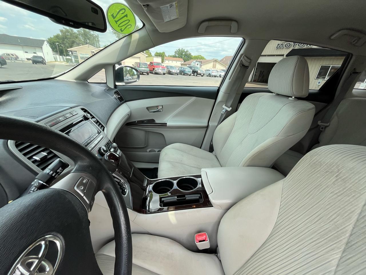 Toyota Venza LE I4 AWD 2012