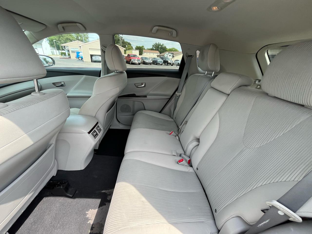 Toyota Venza LE I4 AWD 2012