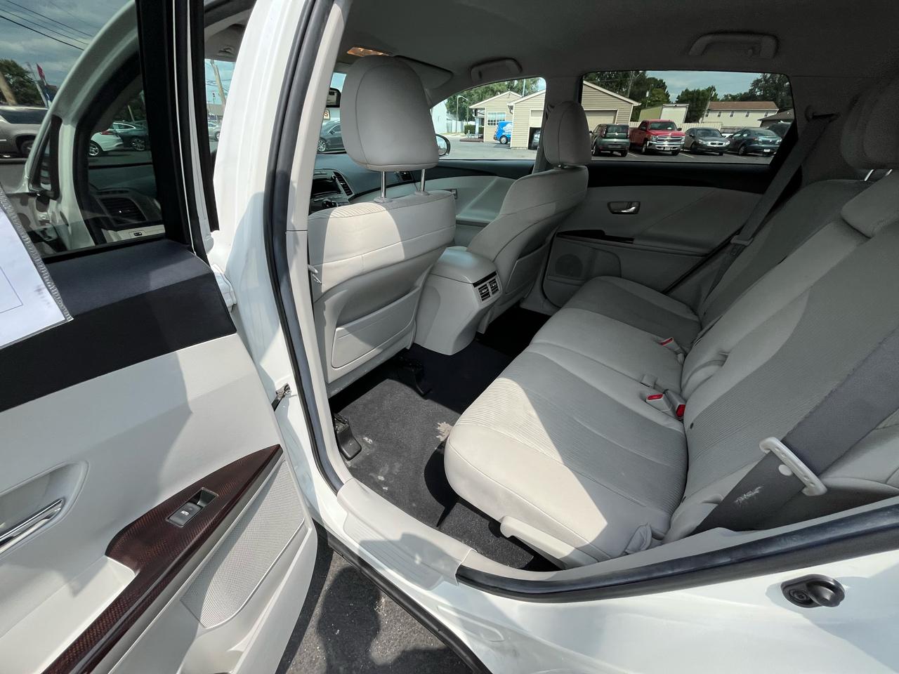 Toyota Venza LE I4 AWD 2012