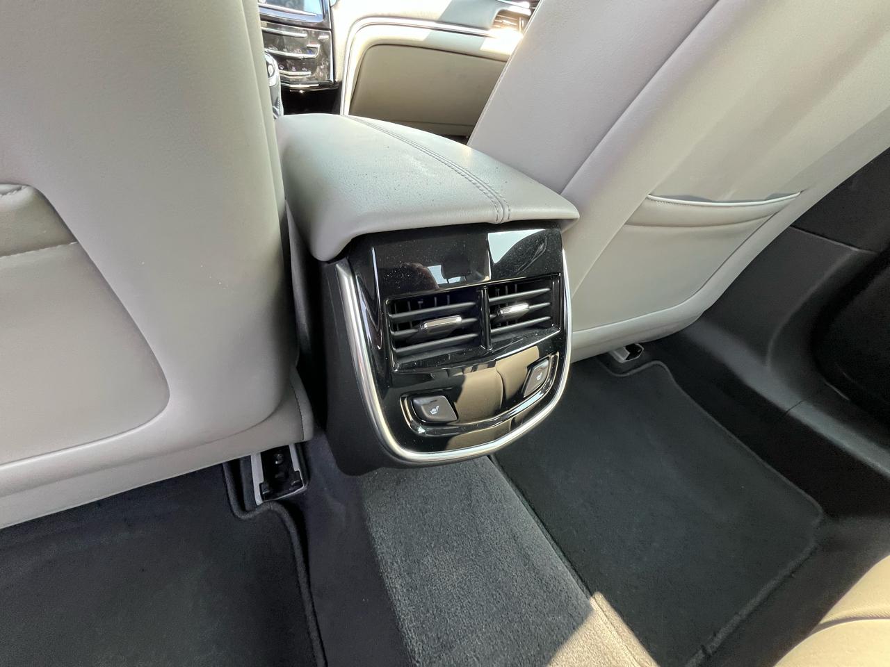 Cadillac XTS Luxury 2013