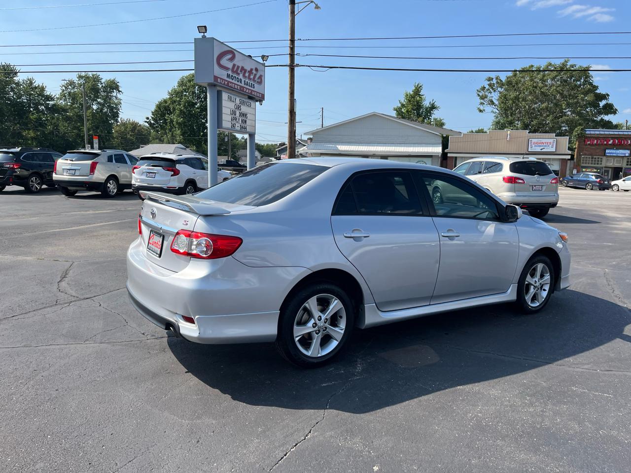 Toyota Corolla S 4-Speed AT 2011