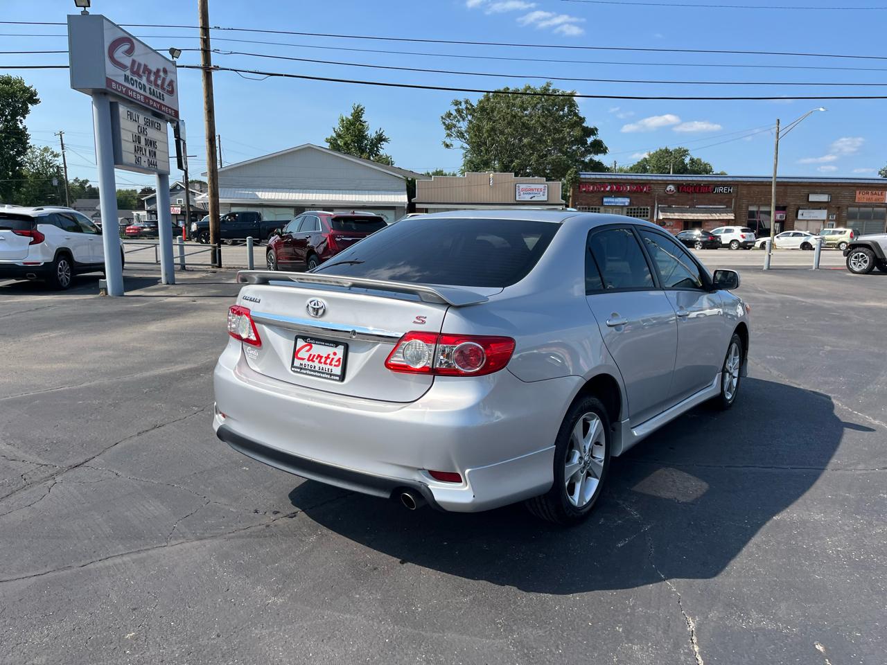 Toyota Corolla S 4-Speed AT 2011