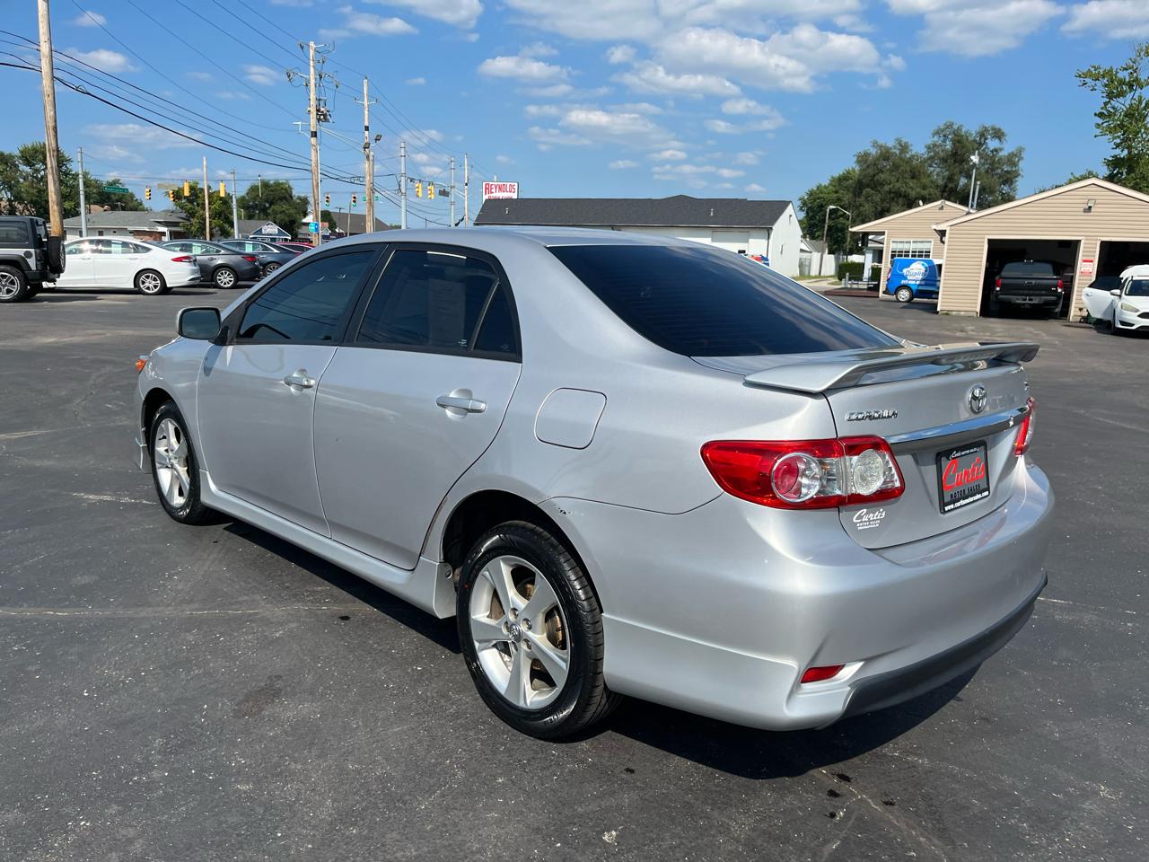 Toyota Corolla S 4-Speed AT 2011
