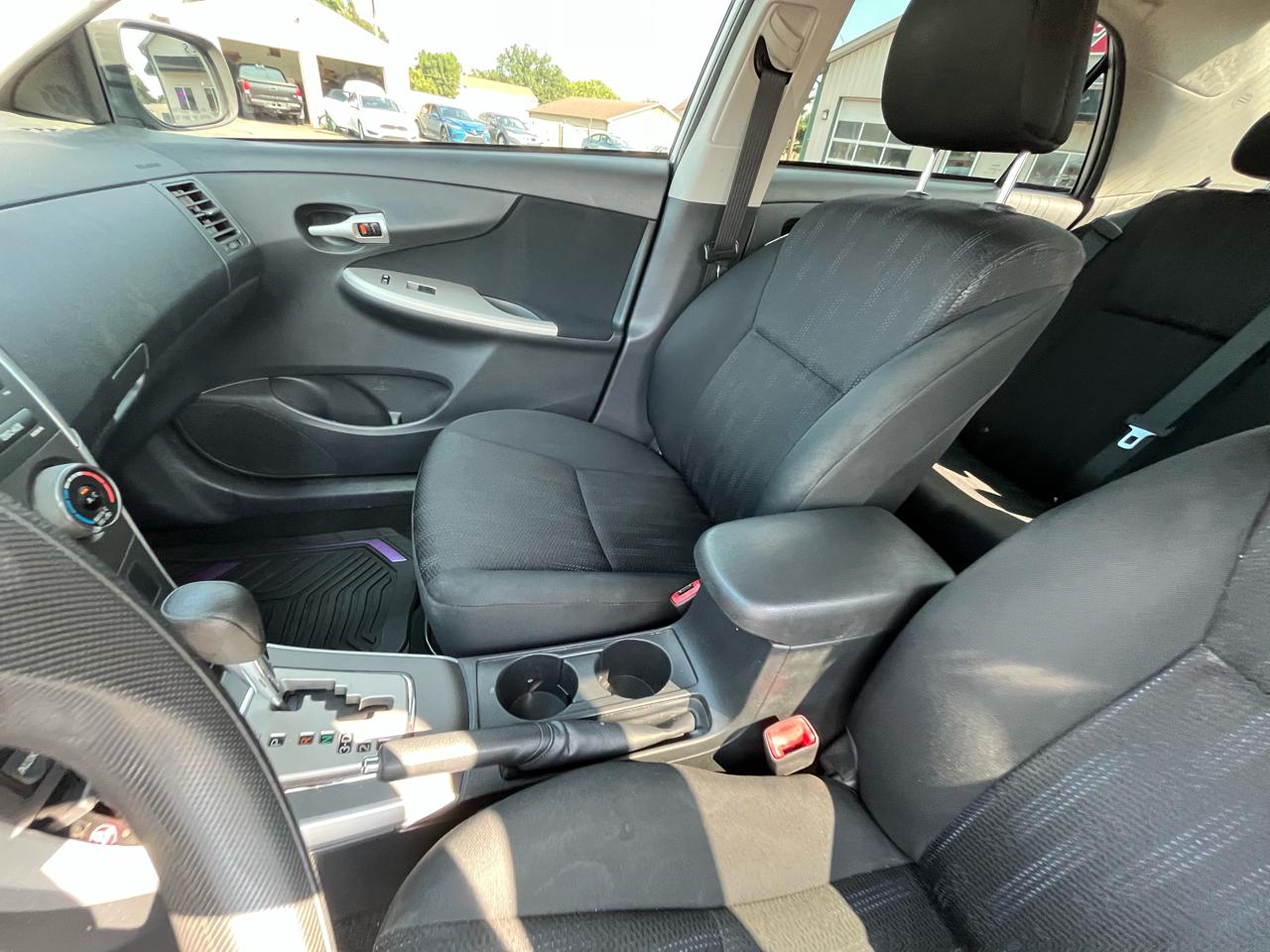 Toyota Corolla S 4-Speed AT 2011