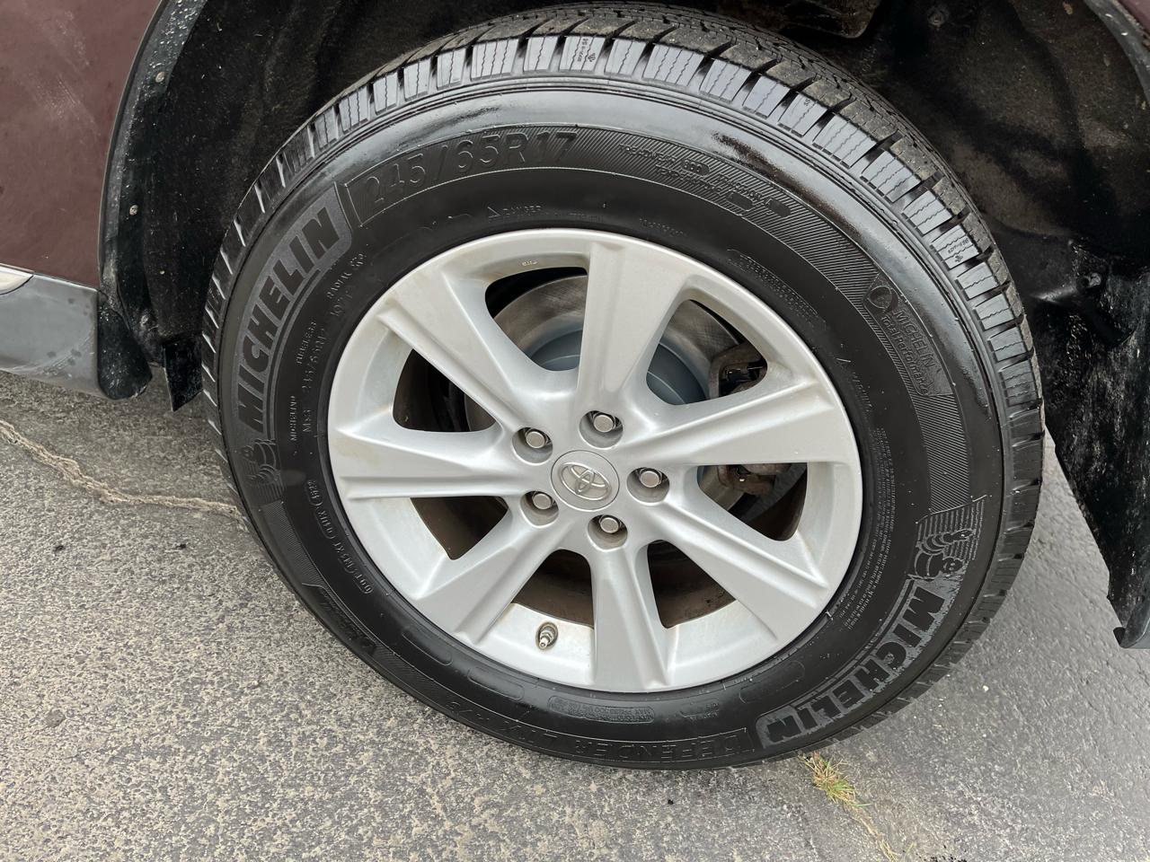 Toyota Highlander Base 4WD 2011