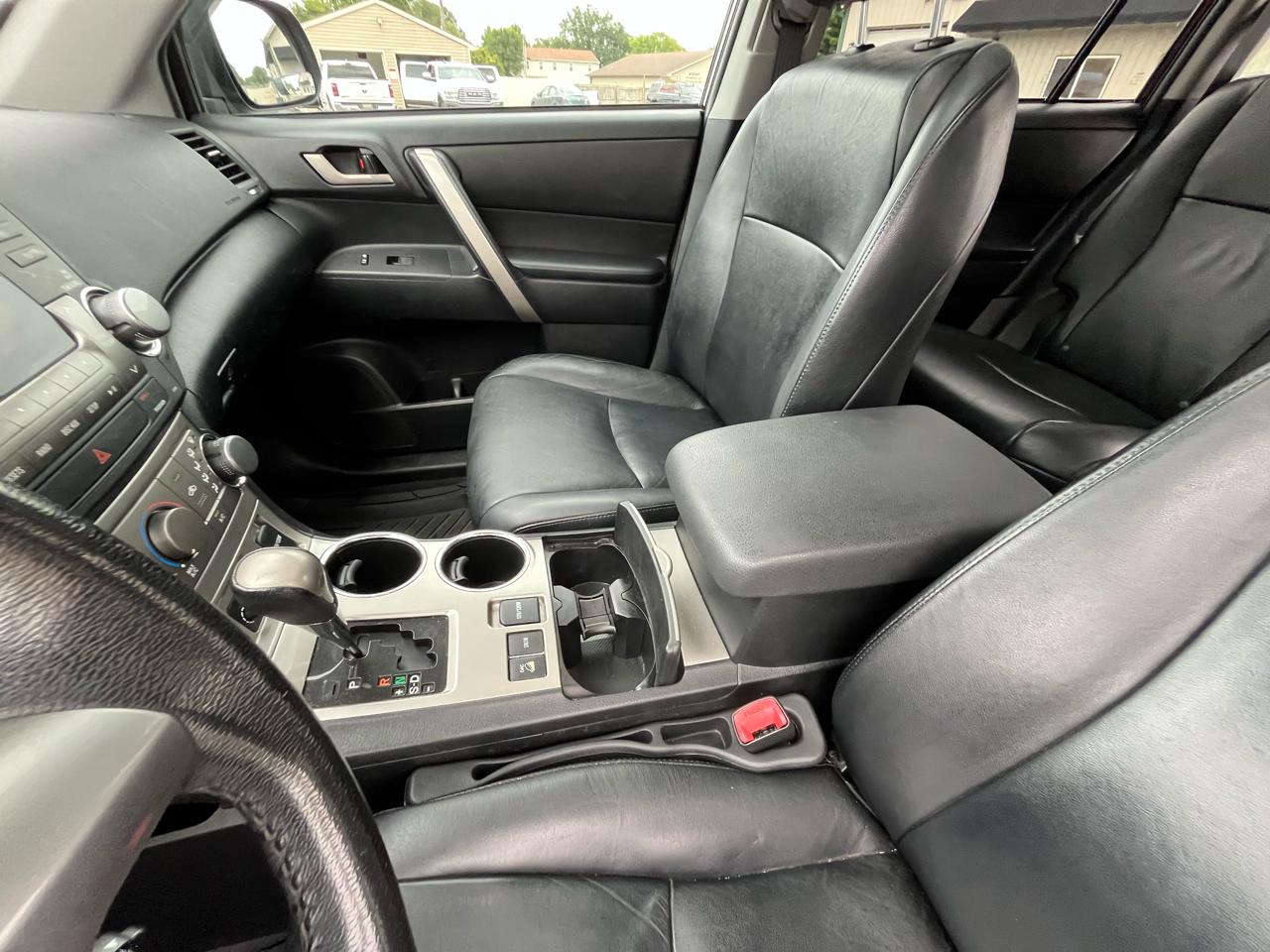 Toyota Highlander Base 4WD 2011