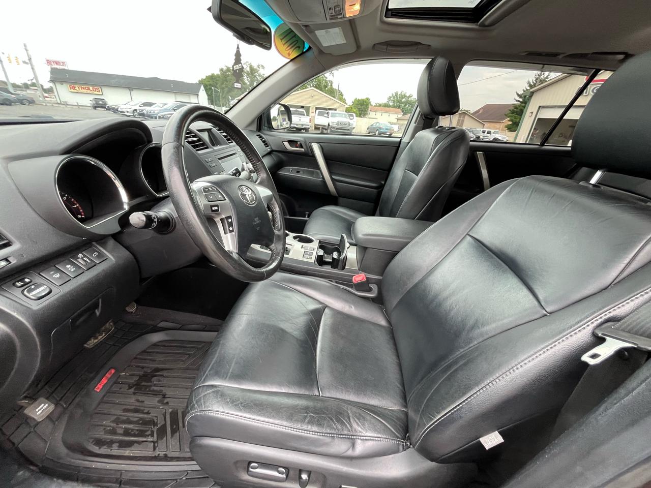 Toyota Highlander Base 4WD 2011
