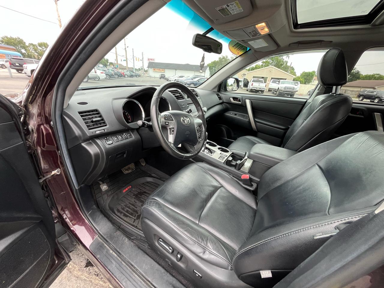 Toyota Highlander Base 4WD 2011