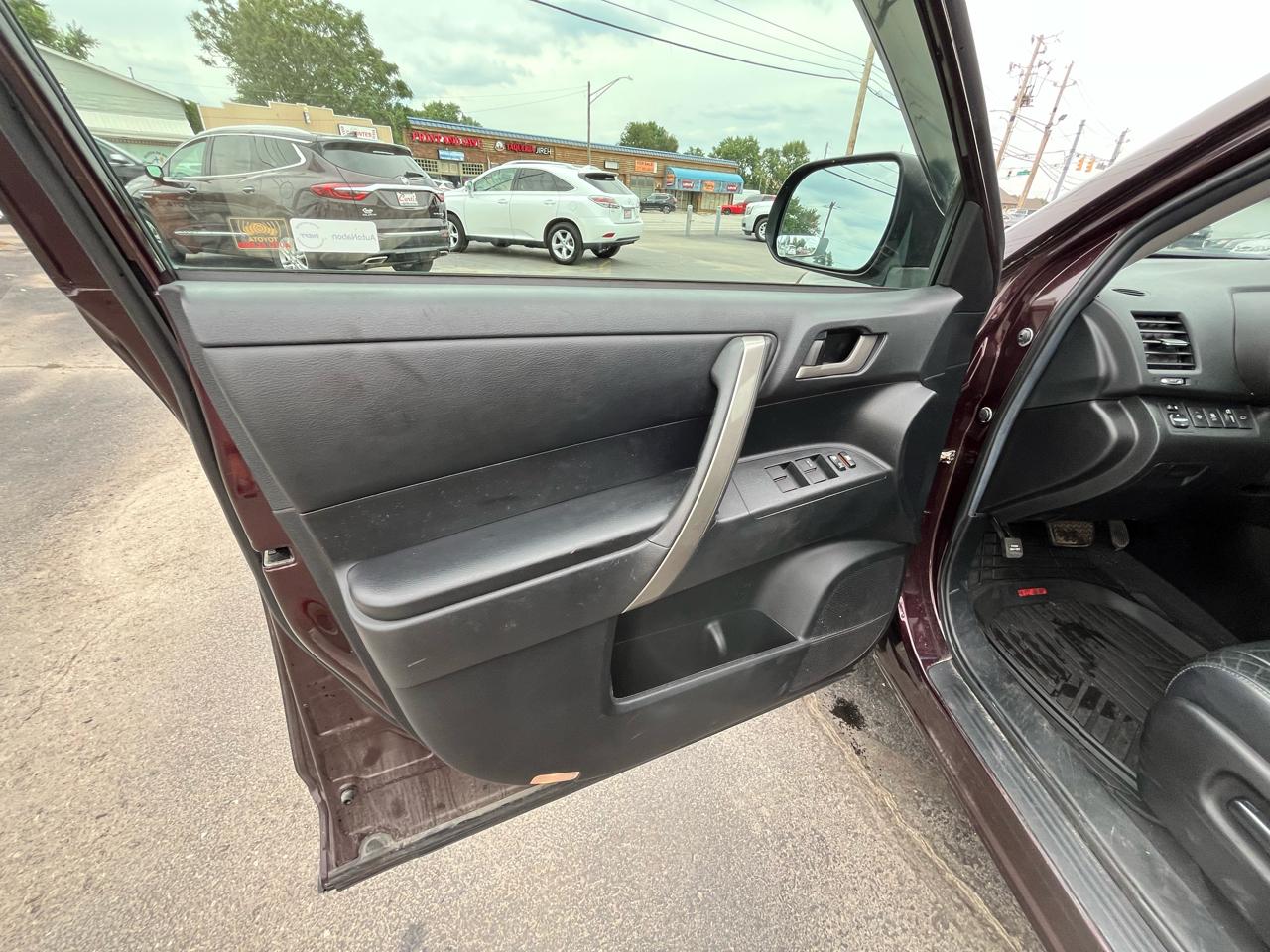 Toyota Highlander Base 4WD 2011