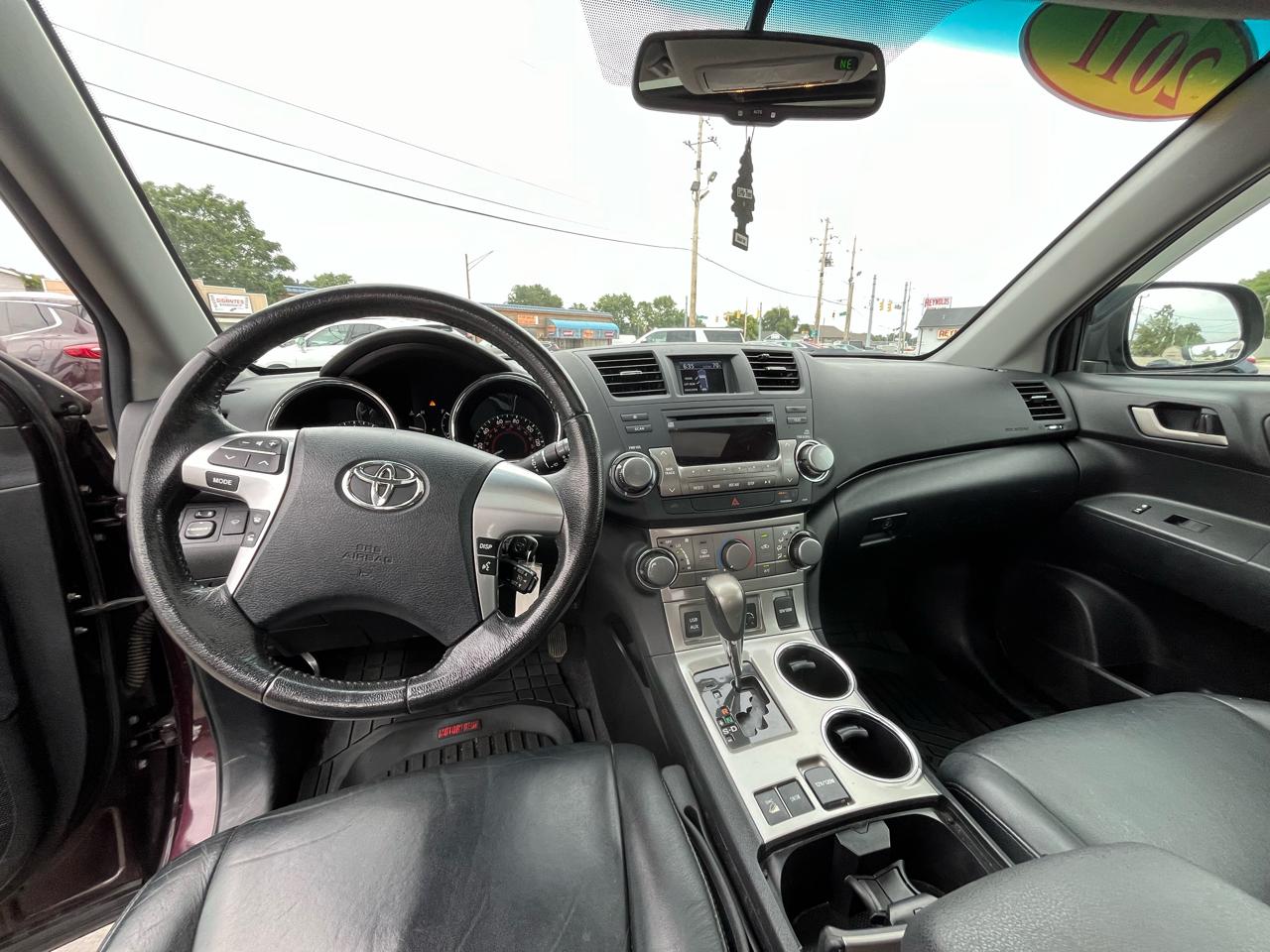 Toyota Highlander Base 4WD 2011