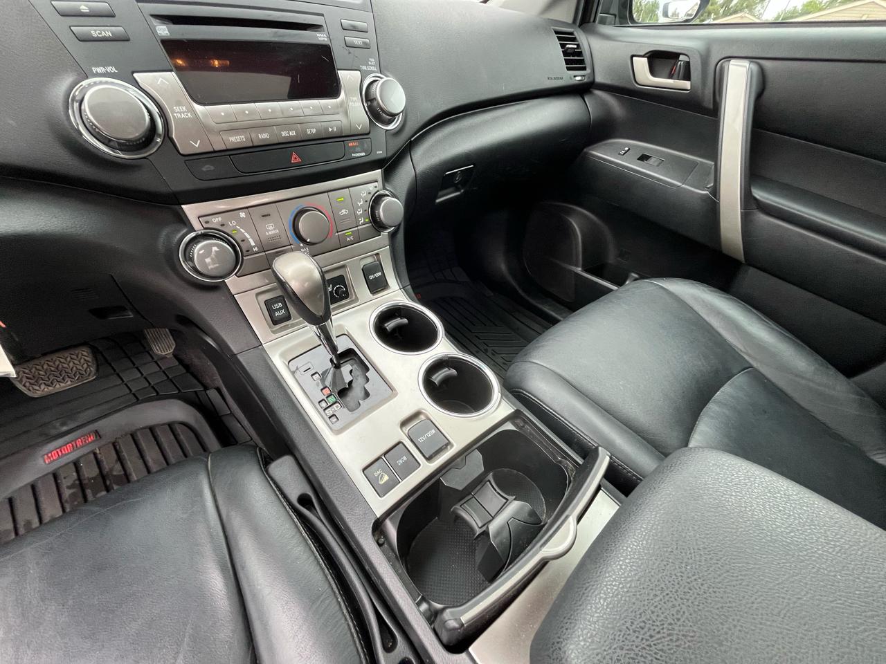 Toyota Highlander Base 4WD 2011