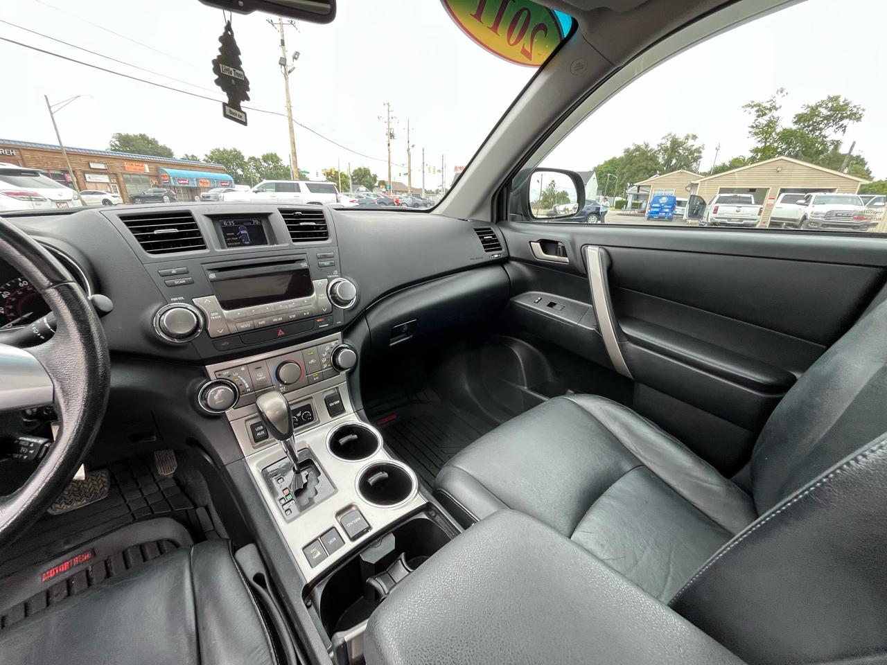 Toyota Highlander Base 4WD 2011