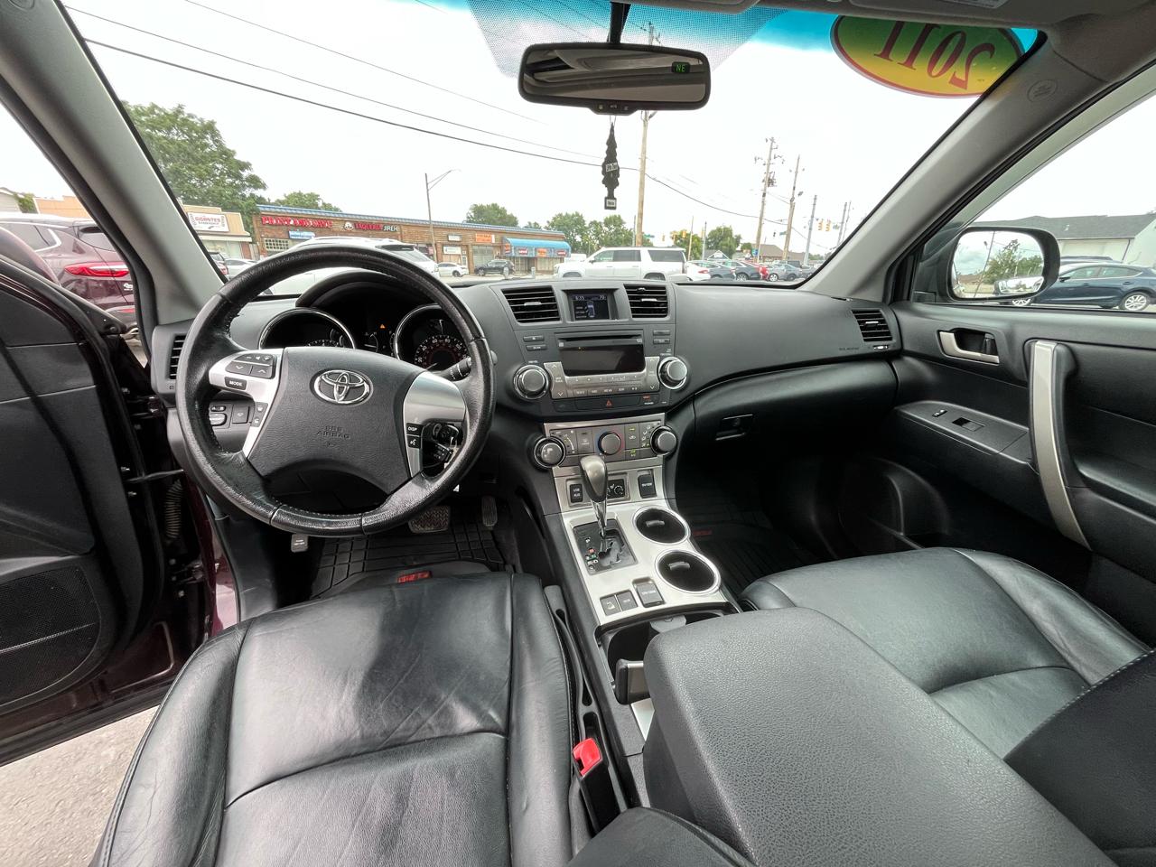 Toyota Highlander Base 4WD 2011