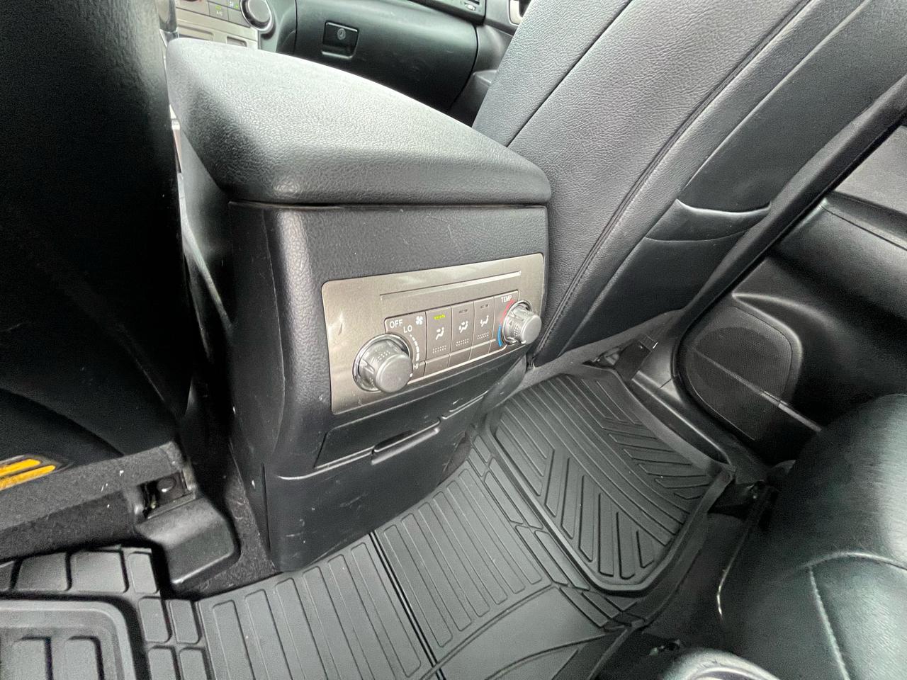 Toyota Highlander Base 4WD 2011