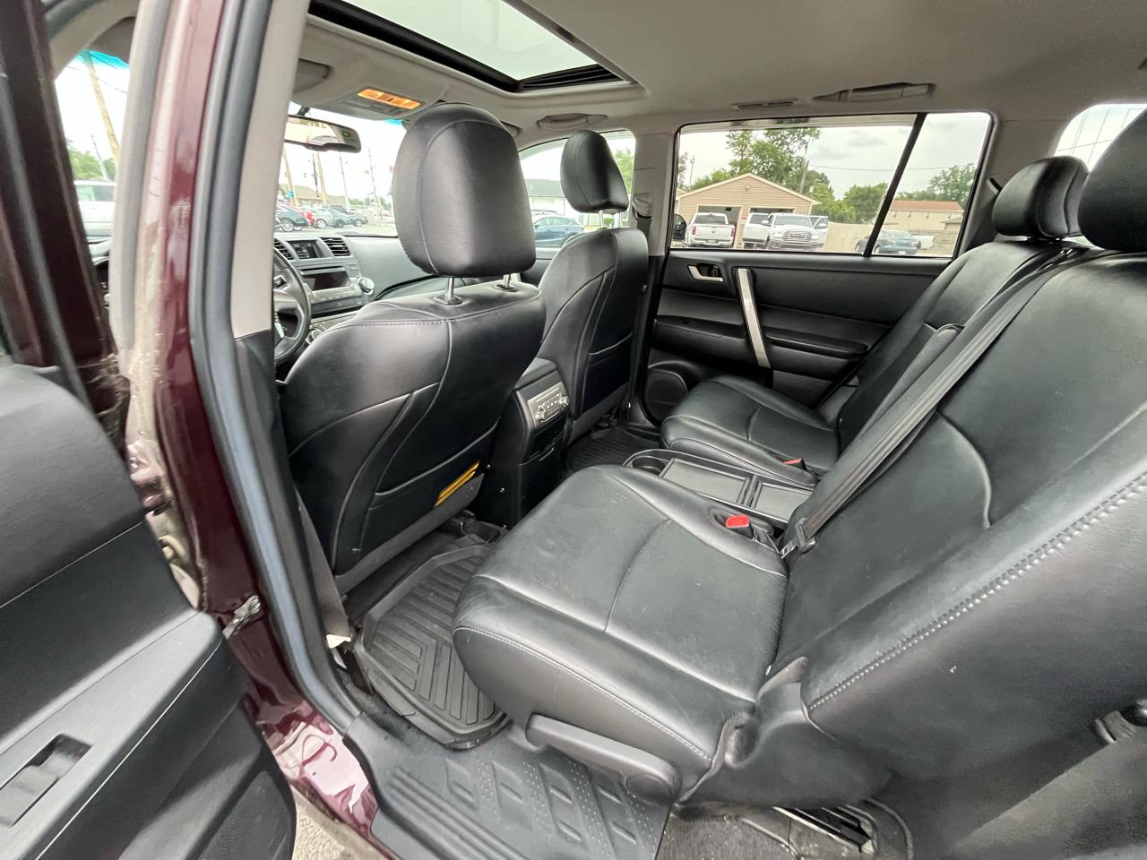 Toyota Highlander Base 4WD 2011
