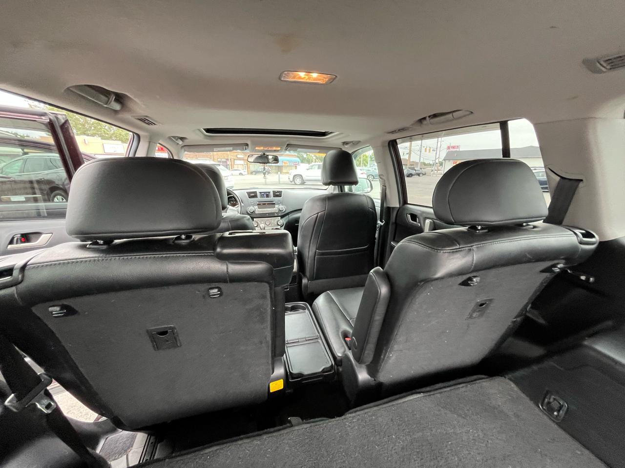 Toyota Highlander Base 4WD 2011