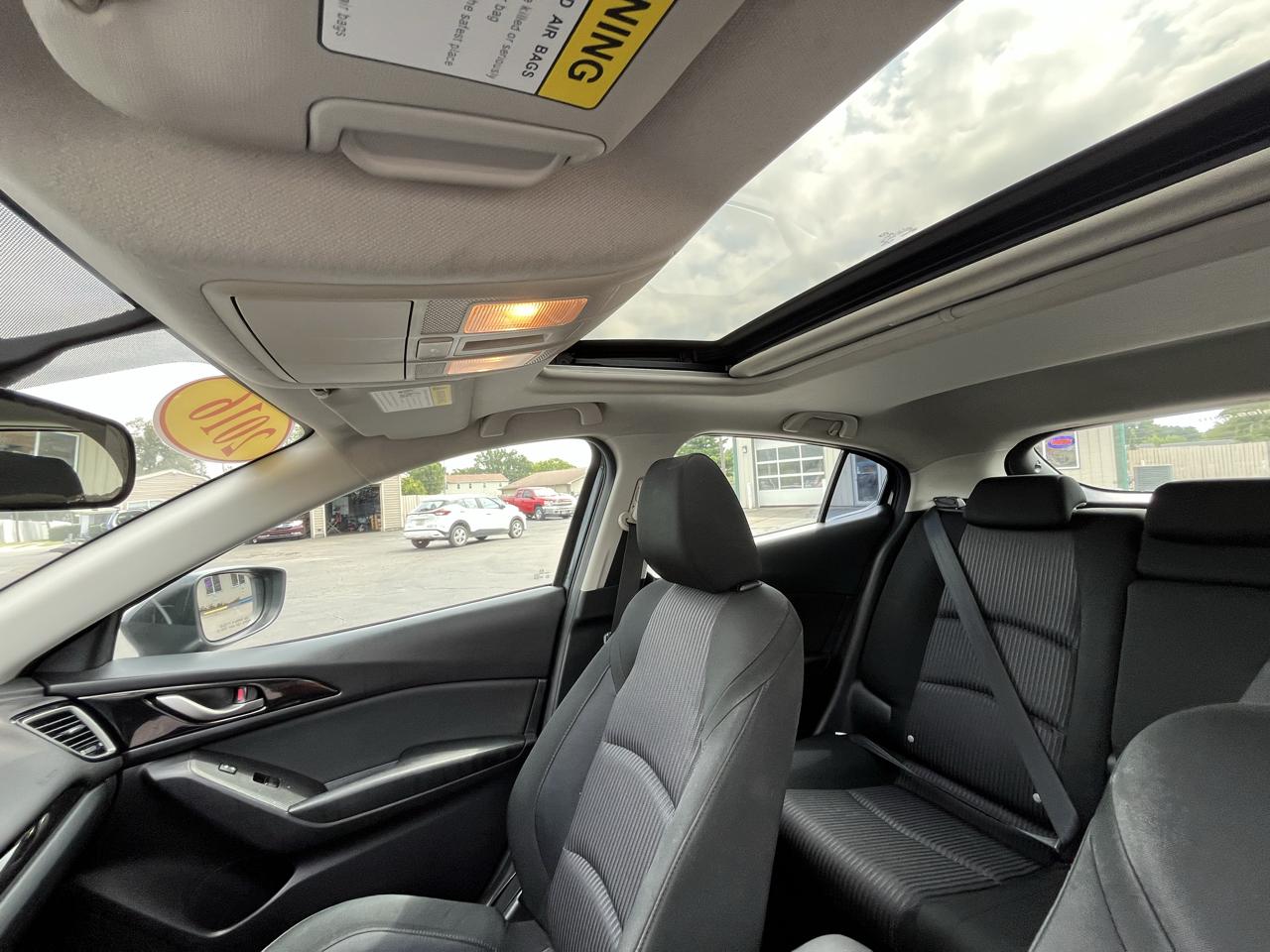 Mazda MAZDA3 i Touring AT 5-Door 2016