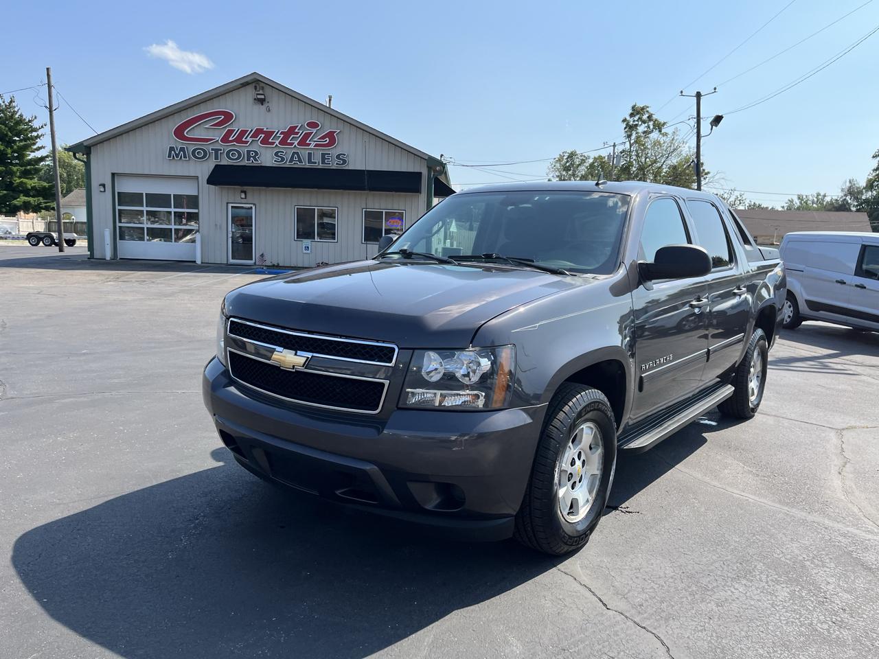 Chevrolet Avalanche LS 2WD 2010