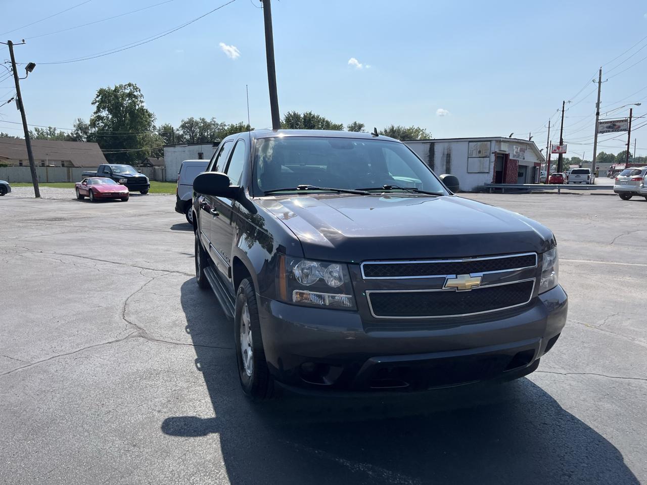 Chevrolet Avalanche LS 2WD 2010
